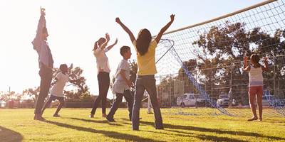 Åbn link til Flyer til forældre: Søg økonomisk støtte til dit barns fritidsaktivitet